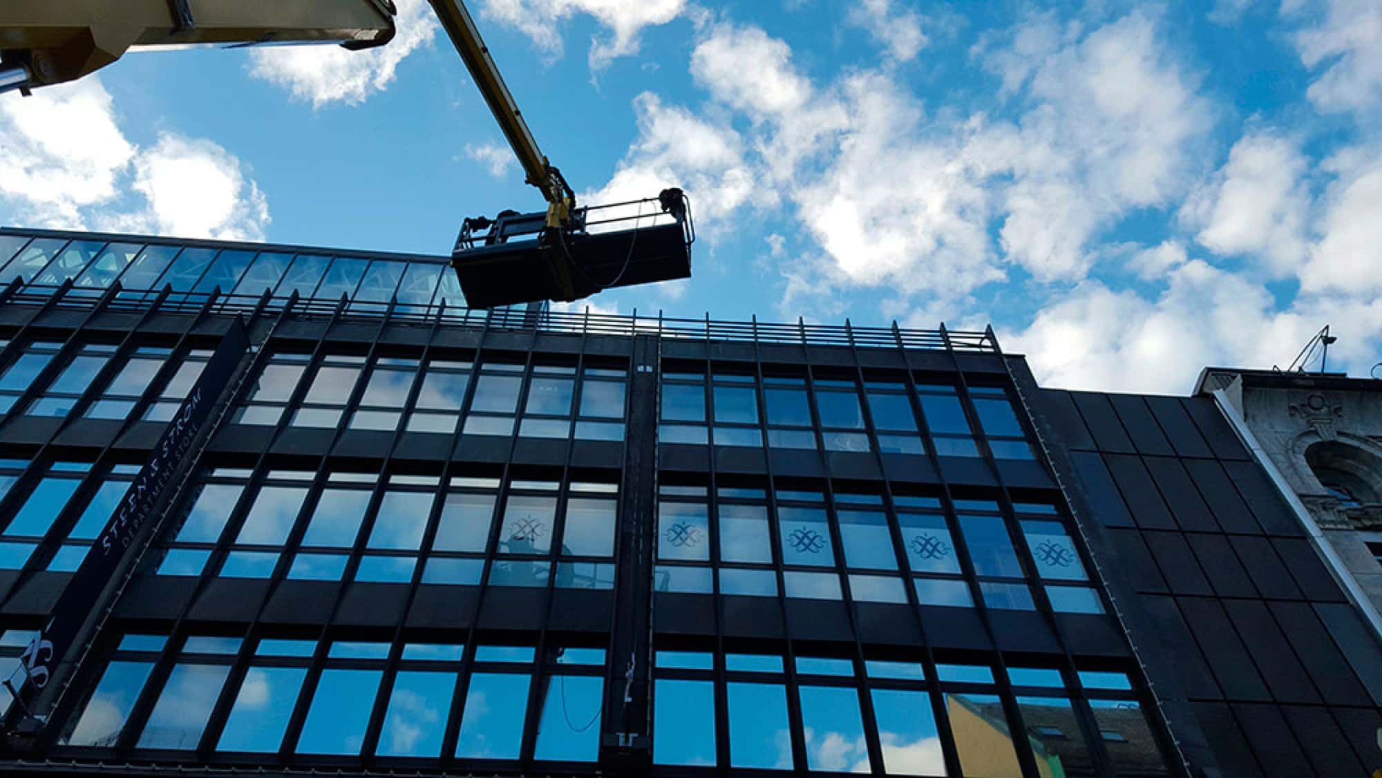 Fasadevask utført av Vinduspuss AS i Oslo.